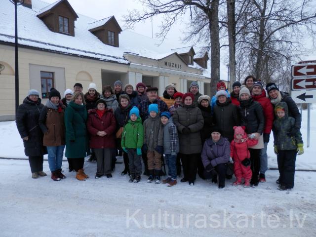 Senioru vokālais ansamblis "Baltābele" un Stradu pagasta iedzīvotāji ekskursijā Balvos